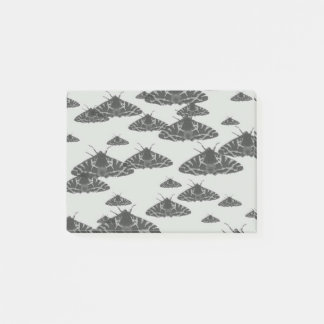 Bloco De Notas Yaei Moth à noite espreitando à meia-noite