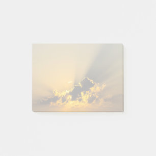 Bloco Post-it Iluminando uma Nuvem ao Sol do ouro