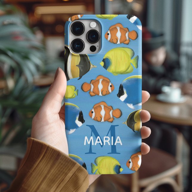 Blue Watercolor Monograma Personalizado Peixe Trop (Tropical Fish Pattern Personalized Monogram Phone Case.)
