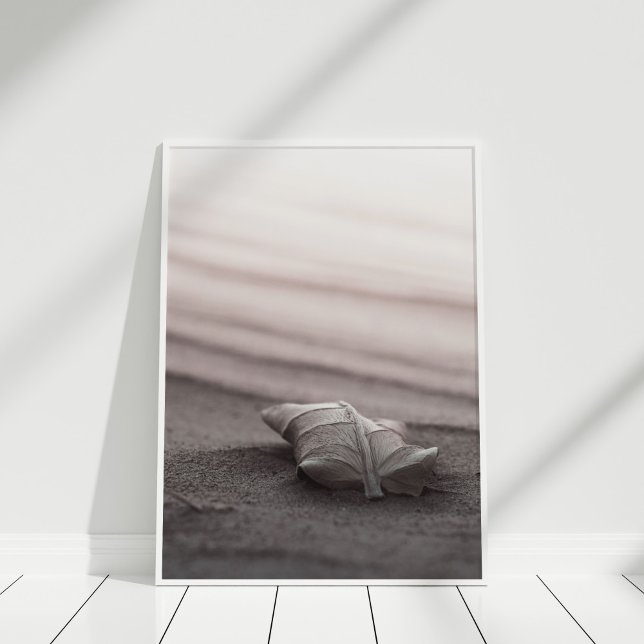 Blush Beach com Poster Folha (Blush Beach with Leaf Poster in white frame.)