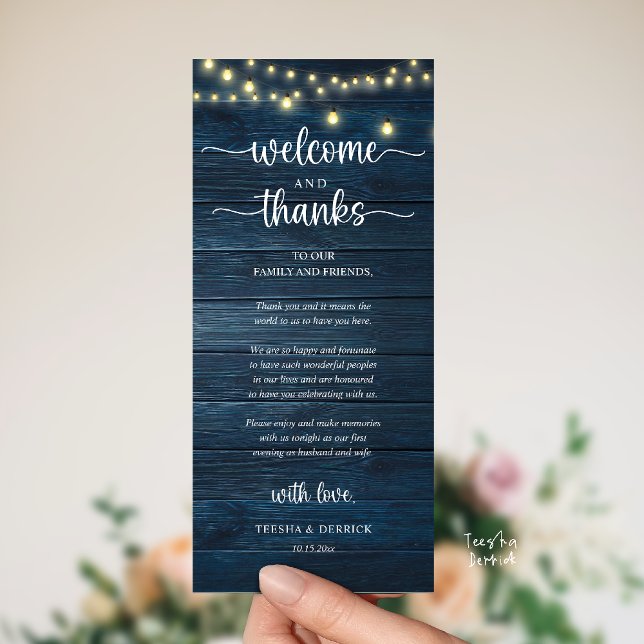 "Boas-vindas e Agradecimentos" Cartão de Recepção  ("Welcome and Thanks" Rustic Reception dinner Guest thank you Card in string lights navy blue wood)
