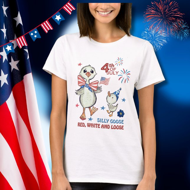 Bobo ganso com bandeira e Arco 4 de julho T-Shirt ( Silly Goose with Flag & Bow 4th of July T-Shirt )