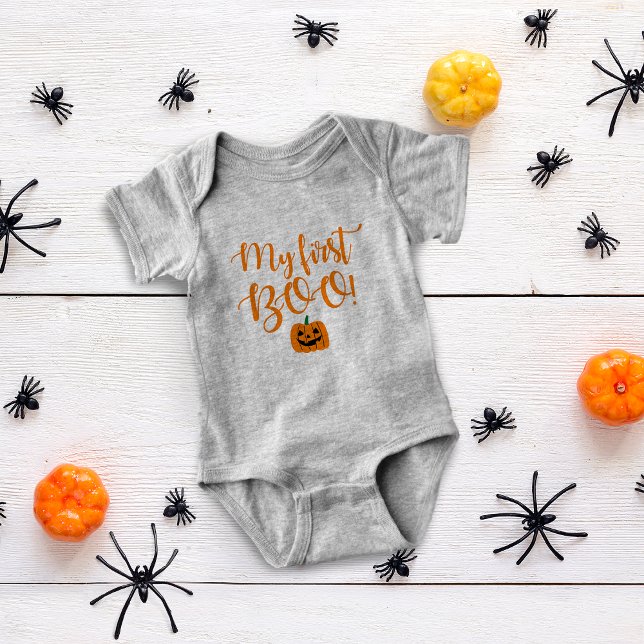 Body Para Bebê Abóbora de Halloween Meu Primeiro Bu! (Halloween Pumpkin My First Boo! Baby Bodysuit)