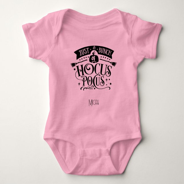 Body Para Bebê Adorável "Apenas um monte de Hocus Pocus"  Nome (Frente)