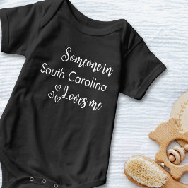 Body Para Bebê Alguém Em..Me Ama Texto Branco Personalizado
