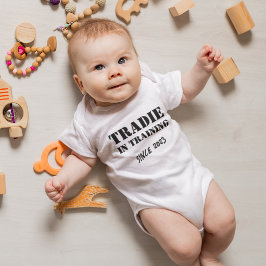 Body Para Bebê Ano Personalizado "Tradie in Training" Engraçado