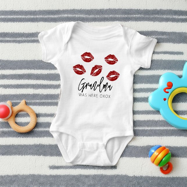 Body Para Bebê Avó Engraçada Beijos (Funny Grandma Kisses Baby Bodysuit)