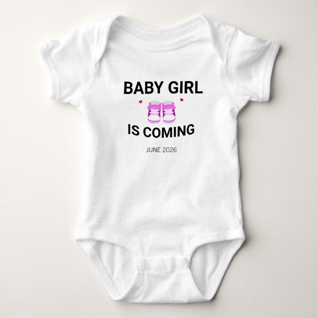 Body Para Bebê Baby Girl Coming Soon Pink Pregnancy Announcement (Frente)