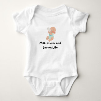 Body Para Bebê 👶 "Bebado de leite e vida amorosa" 🍼 Tee ❤️