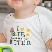 Bebê Embarcando Morde e as Pessoas Ficam Amargurad