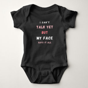 Body Para Bebê Bebê Engraçado Rosa e Texto Branco Jersey Bodyfato