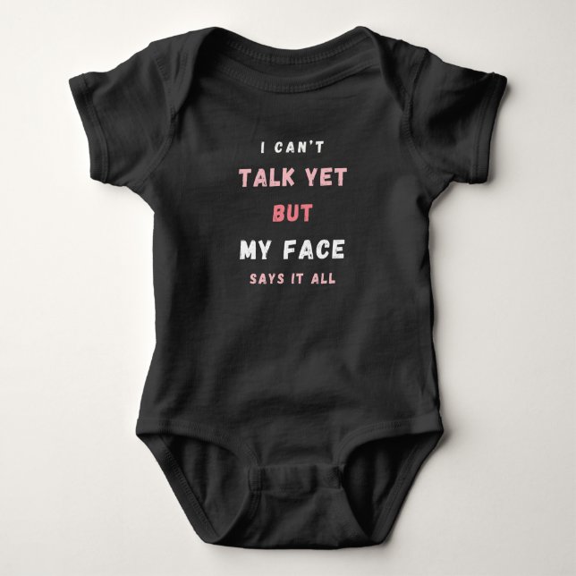 Body Para Bebê Bebê Engraçado Rosa e Texto Branco Jersey Bodyfato (Frente)