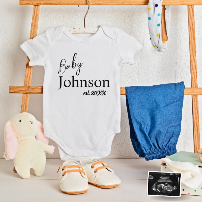 Body Para Bebê Bebê Fofo Johnson Personalizado Est. 20XX Unisexo (Criador carregado)