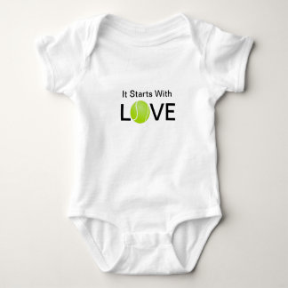 Body Para Bebê Bebê Onsie que do tênis começa com amor