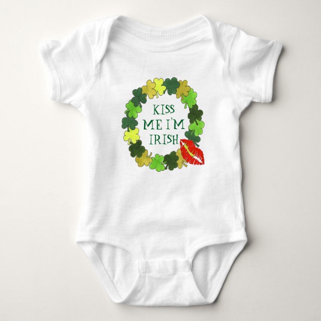 Body Para Bebê Beije-me, sou Lábios irlandeses, Rua de Shamrock.  (Frente)