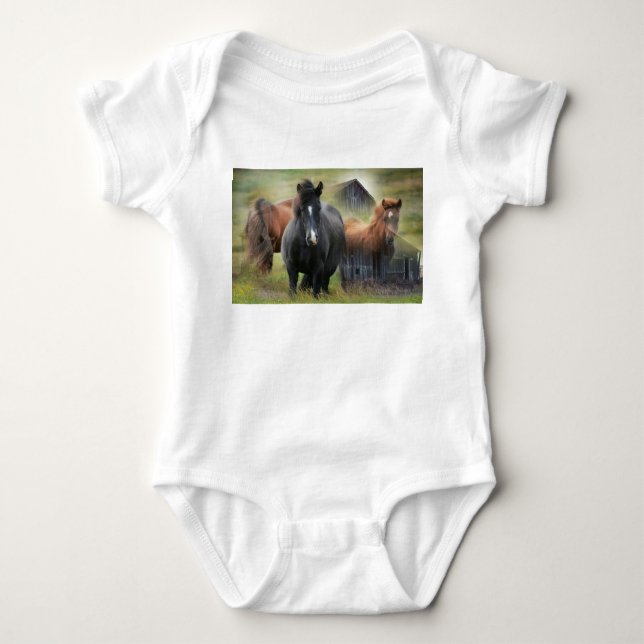 Body Para Bebê Cavalos Lindos e Celeiro Rústico (Frente)