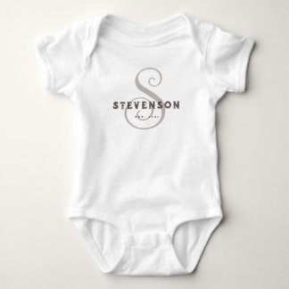 Body Para Bebê Chique Farmhouse Family Name Letter Est. Ano