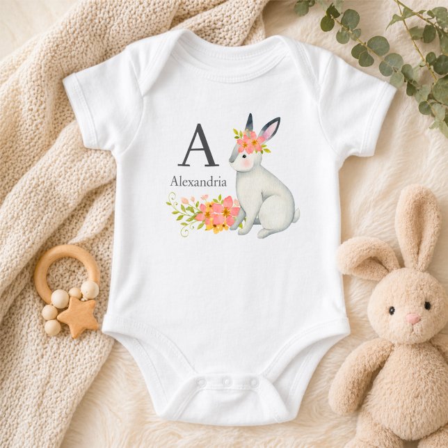 Body Para Bebê Coelho com Monograma de Flores Rosas (Criador carregado)