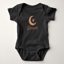Body Para Bebê Coração boho charmoso e monograma de nome com lua 