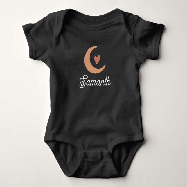 Body Para Bebê Coração boho charmoso e nome monograma lua menina  (Frente)