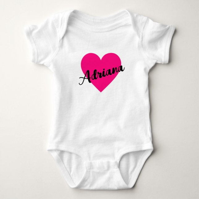 Body Para Bebê Coração de Amor Rosa Quente Nome Personalizado (Frente)