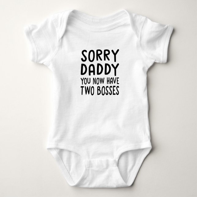 BODY PARA BEBÊ DESCULPE PAPAI AGORA VOCÊ TEM DOIS CHEFES (Frente)
