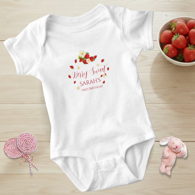 Body Para Bebê Doce de Morango 1º Aniversário (Berry Sweet One Strawberry 1st Birthday Baby Bodysuit)
