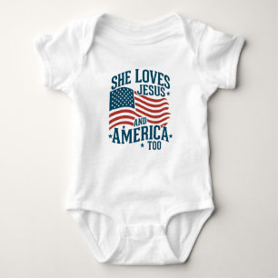 Body Para Bebê Ela ama Jesus e América demais bandeira norte-amer