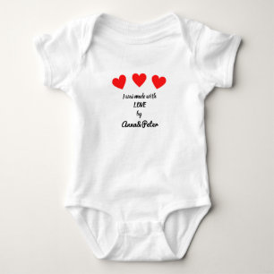 Body Para Bebê Feitos com corações amorosos com roupas de bebê