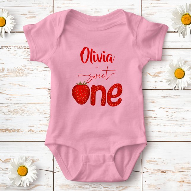 Body Para Bebê Festa de aniversário de morango doce impressa (Sweet one strawberry birthday party printed baby bodysuit birthday photoshoot t-shirt matching)