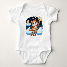 Gatinho bonito sobe escada até a lua