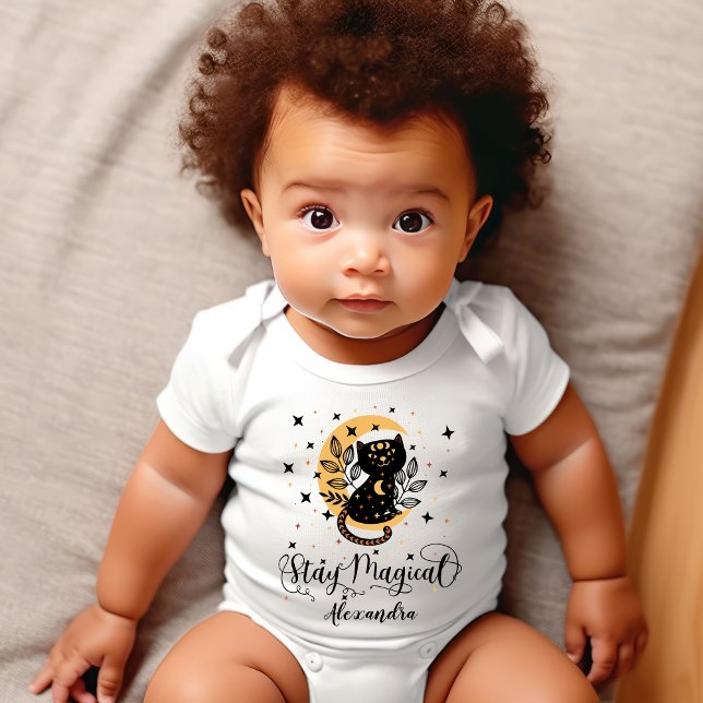 Body Para Bebê Gato Preto Personalizado "Permanecer Mago" (Personalized "Stay Magical" Black Cat Baby Bodysuit)
