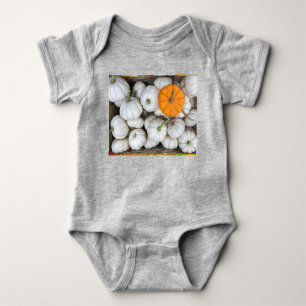 Body Para Bebê Ghost Pumpkins com uma laranja esgueirada