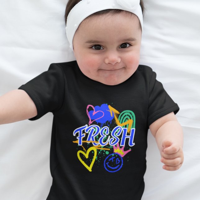 Body Para Bebê Grafite inspirado com corações, coroa e setas (Criador carregado)