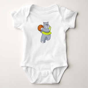 Body Para Bebê Hippo como jogador de basquete com basquete.PNG
