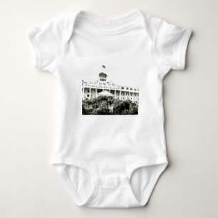 Body Para Bebê Hotel grande, ilha de Mackinac, preto e branco
