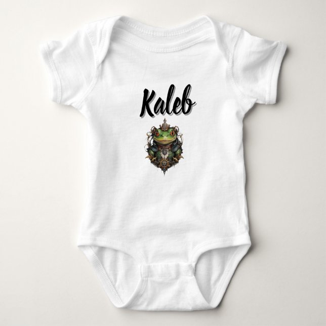 Body Para Bebê Kaleb Nome Com Sapo Steampunk, (Frente)