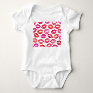 Body Para Bebê Lábios vermelhos definidos, fundo branco.