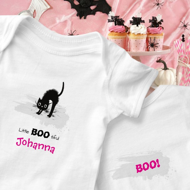 Body Para Bebê Lindo Bebê Fantasma de Gatinho Boo Tiful de Hallow (Little BOO-tifful Cat and Ghost Baby Bodysuit ©Susanne Sachers - Sunny Mind 👻)