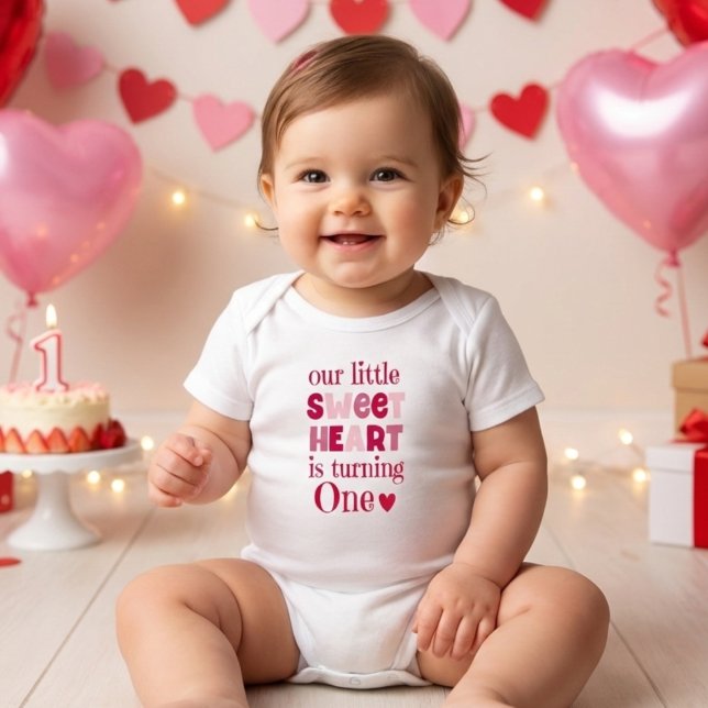 Body Para Bebê Little Sweetheart Valentine Turning One Birthday  (Criador carregado)