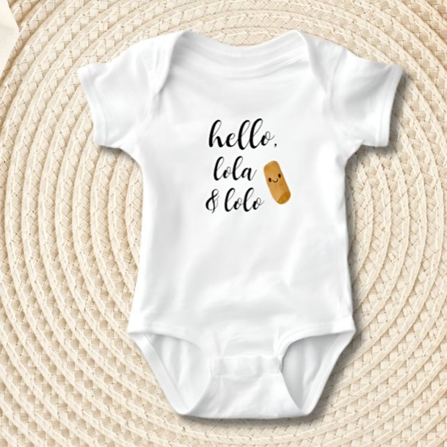 Body Para Bebê Lumpia Hello Lola Lolo Filipino Baby Announce (Little Lumpia Baby Bodysuit, Hello Lola and Lolo)