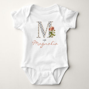 Body Para Bebê Magnolia - Nome Reveal Floral - Letra Moça Whimsic