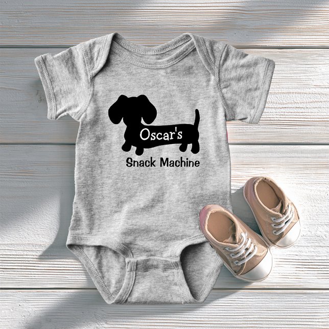 Body Para Bebê Máquina Engraçada de Snack Bebê do Dachshund (Personalized dachshund baby outfit - snack machine - funny punny doxie baby gift)
