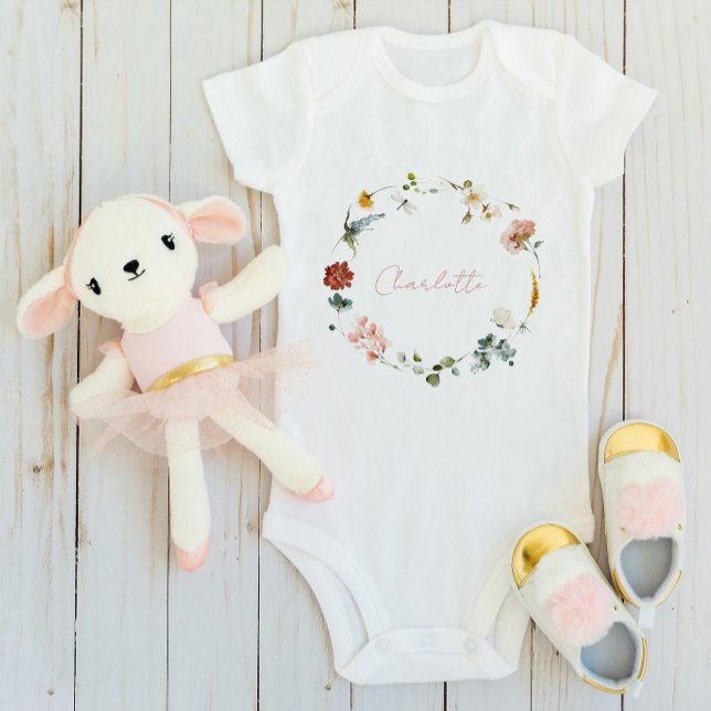 Body Para Bebê Menina Bebê Nome em Script Floral Aquarela (Pink Baby Bodysuit)
