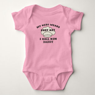 Body Para Bebê Meu Herói Usa Chapéu de Chef Eu O Chamo de Papai G
