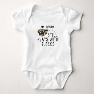 Body Para Bebê Meu Papai Ainda Brinca com Blocos de Motor Engraça