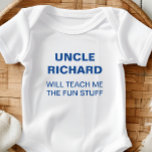 Body Para Bebê Meu tio vai me ensinar as coisas divertidas<br><div class="desc">Você é o tio legal? Dar-lhe este belo traje personalizado ou t-shirt impressa com a sua promessa de ensinar a sua sobrinha ou sobrinho a diversão na vida. As cores podem ser alteradas.</div>