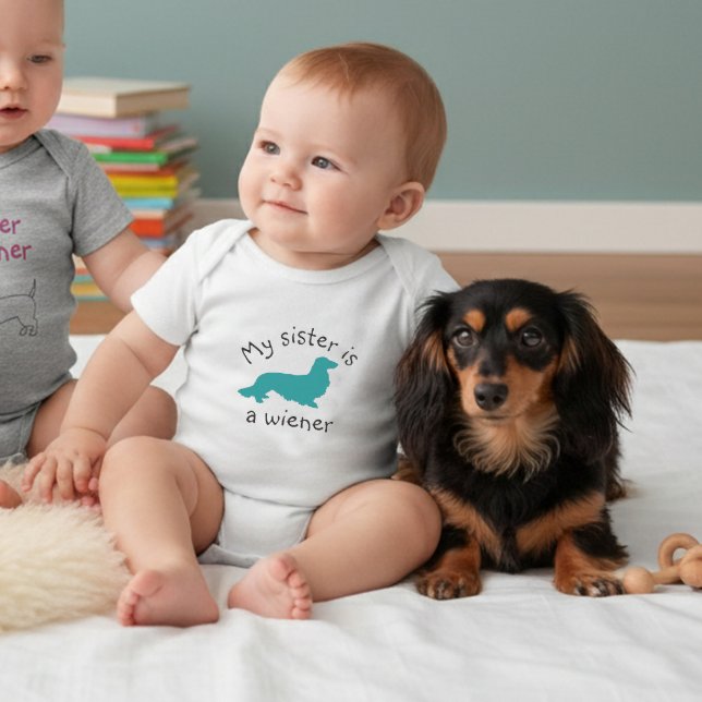 Body Para Bebê Minha Irmã é um Conjunto para Dachshund de Cabelo  (My sister is a long hair wiener dog outfit for a baby)