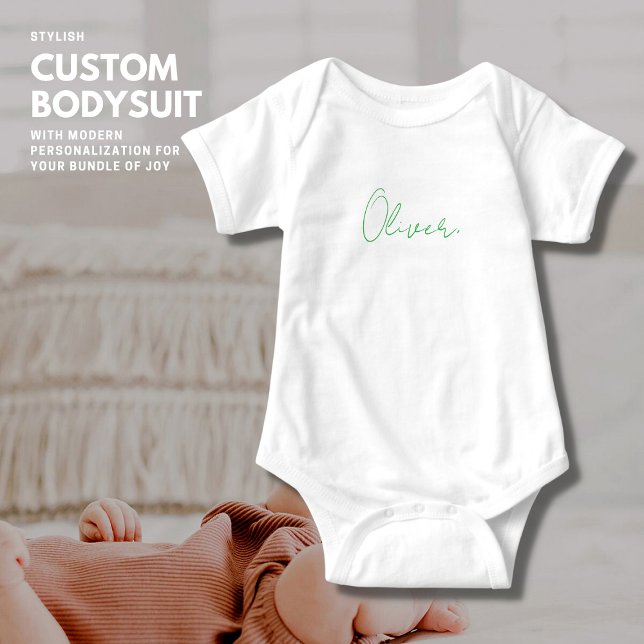 Body Para Bebê Modern Trendy Green Script Personalizado Baby (Criador carregado)