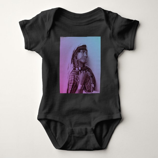 Body Para Bebê Mulher Tradicional Tunisina do Magrebe Azul Rosa (Frente)